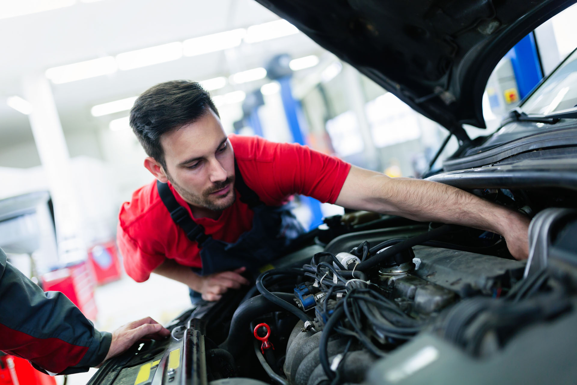 Fiche métier Mécanicien automobile : salaire, étude, rôle et